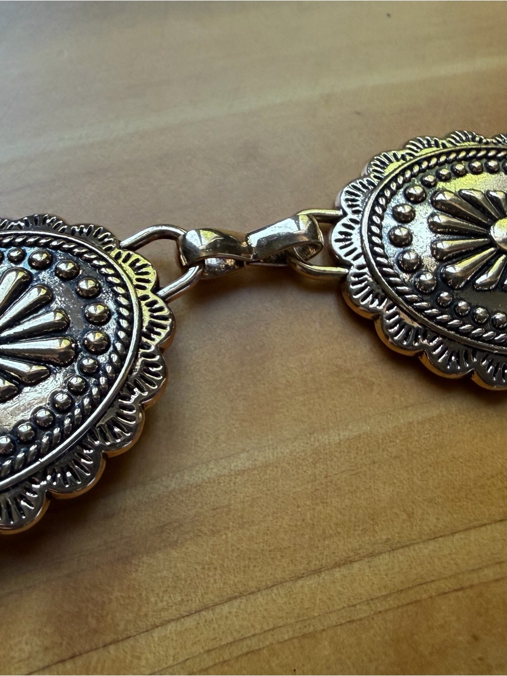 Western Concho Link Belt in Metallic Gold Tone - Picture 3 of 6
